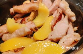 Five-Fingered Peach and Pork Belly Stir-fry