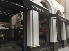 -GIVENCHY(比斯特苏州购物村店)