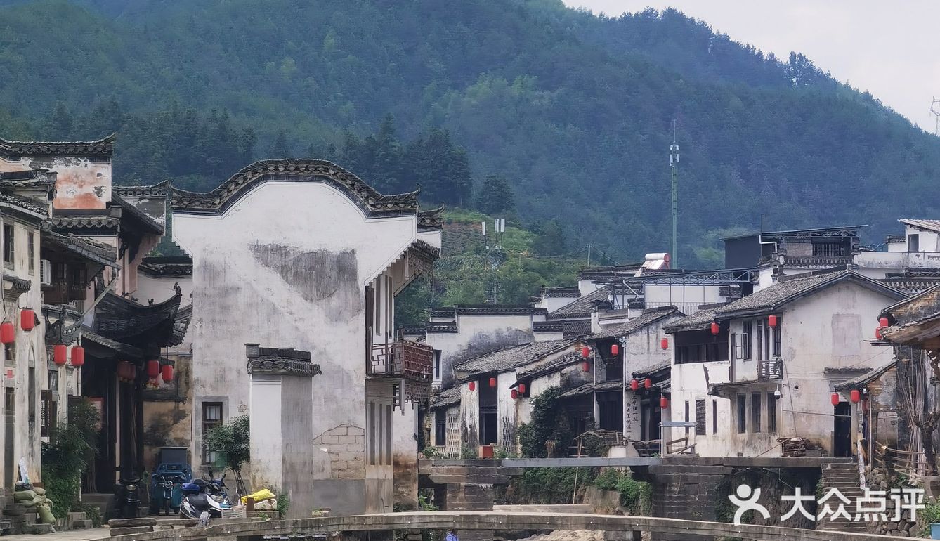 呈坎镇前街25号呈坎景区内环秀桥旁