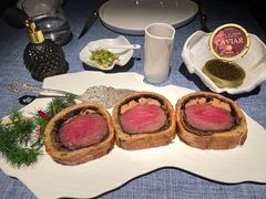 惠灵顿牛排-弦月窗LUNETTE BY AMANDA(复兴路店)