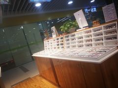 -MiRi眼镜连锁·蔡司·尼康控优点合作店(莘庄店)