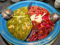 鸳鸯锅（酸菜酥肉豆花锅红锅）-吼堂老火锅(太古里总店)