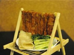 吊烧肉卷饼-我去·春饼文化主题餐厅(国定路总店)