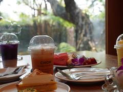 -Chom Cafe and Restaurant