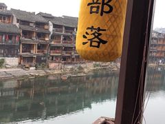 -临江餐馆二楼美食部落
