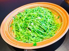 炝炒豌豆苗-纯阳•六两酒馆