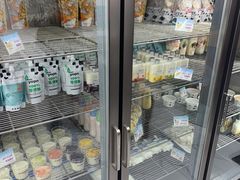 面包甜点陈列柜-白色日记·手作酸奶(麦凯乐店)