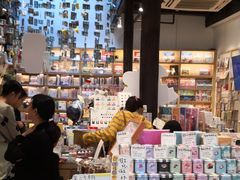 -猫的天空之城概念书店(杭州南宋御街店)