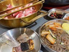 -围炉肉舍•炭烤活鳗•丹东海鲜烤肉(步行街店)