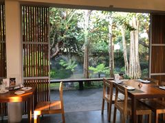 -Chom Cafe and Restaurant