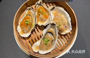 Steamed Special Live Oyster with Garlic and Vermicelli