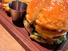 -三勾JJJ Burger&Coffee(梅溪湖店)