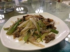 葱爆羊肉-那达慕蒙古风味酒楼