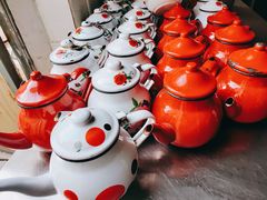 厨房茶壶们-百年老茶馆