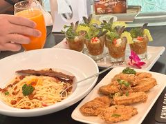 -Chom Cafe and Restaurant
