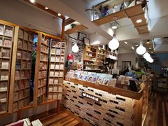-猫的天空之城概念书店(束河店)