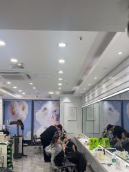 -镁连社·美联社