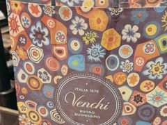 -VENCHI 闻绮(上海佛罗伦萨小镇店)