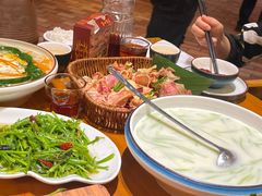 -老滇山寨•云南特色菜•地方菜•民族风情歌舞表演(金碧店)