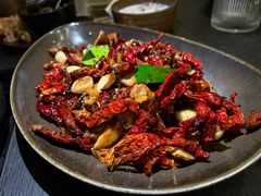 皱皮椒炒牛肝菌-Ameigo梅果·云贵川bistro(长宁来福士店)