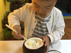 -志龙皇冠吃货椰子铺