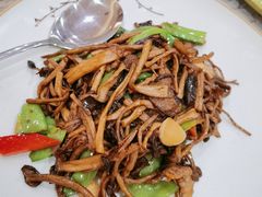 茶树菇炒虾菇肉-佳宴美食连锁(丰泽店)