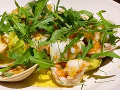 温热海鲜沙拉配牛油果-Mercato莫卡多露台餐厅与酒吧(K11店)