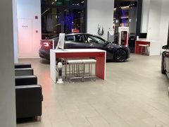-TESLA 特斯拉(上海太古汇体验店)
