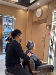 -一東造型烫发染发