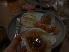 烟熏三文鱼配烤饺子皮和芥末籽酱-BOR Eatery(安福路店)
