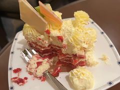 -百灵希尔顿逸林酒店大堂吧