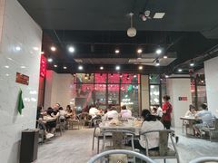 大堂-凤凰路何眼镜香辣蟹(花果园店)