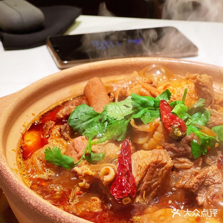 深圳美食探店 | 超大块的牛腩牛杂煲[色]一次吃到爽💥