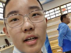-豪门视光·星趣控·蔡司依视路眼镜代理商(中央大街店)