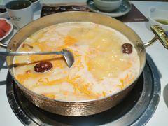 -洪氏嗨捞·广东猪肚鸡·椰子鸡火锅(西咸万象城店)