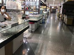 -三叶眼镜城批发市场(上海火车站店)