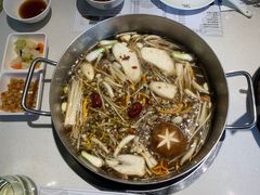 八珍养生菌汤锅-八珍玉食鸡煲·打边炉(印象城店)