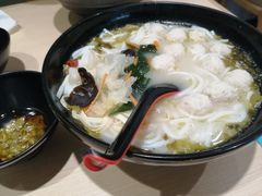 -灵芝妹子海鲜米线(劳动公园店)