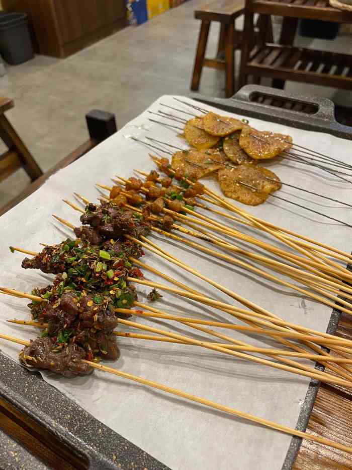 伍界烧烤(南湖都会店)-"肉好吃,味道很正,微辣很适合我.牛肉很好.