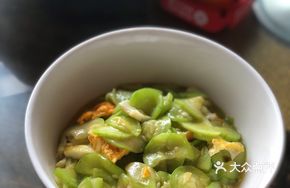 Clam and Loofah Stir-fry