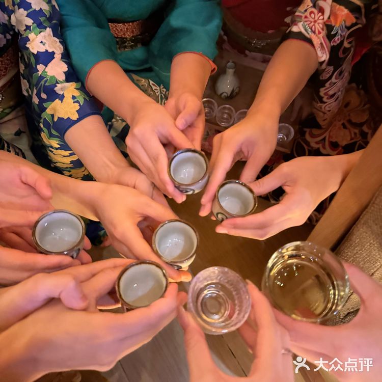 俩人吃的非常饱 食材很新鲜 菜式非常丰富 服务没得说