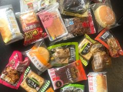 -来伊份(上海市静安区万航渡路889广场店)