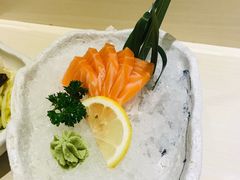 三文鱼刺身-小句号·精致料理(江南环球港店)