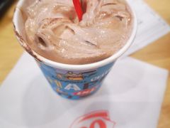 巧克力巴旦木暴风雪-DQ·蛋糕·冰淇淋(新佳丽店)