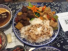 红烧牛腩+彩椒藕丁双拼-蜗牛小馆醉乡民谣云南菜(惠新西里店)