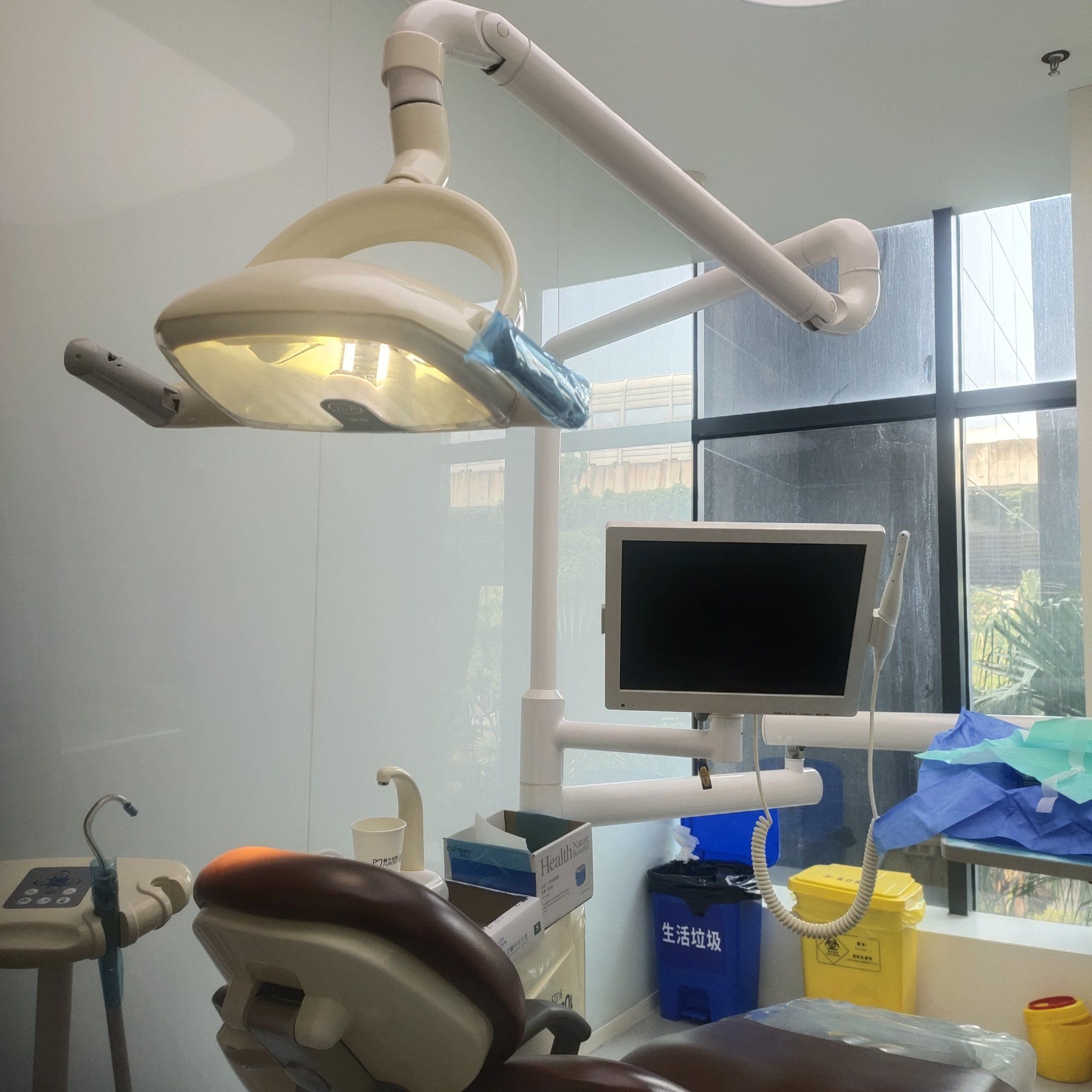 一个口腔全景片,一个侧位片,防护措施还是比较到位的