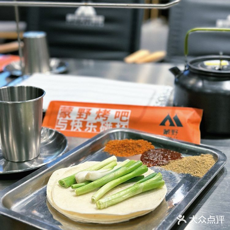 这家店露营氛围感拉满啦!露营风烧烤吧很夏天