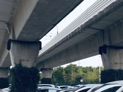 -佘山地铁站-停车场