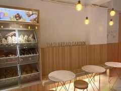 -顶东面包花园·生日蛋糕(世博店)