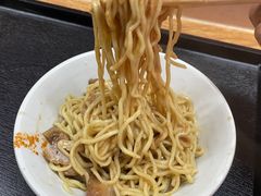 -松树干拌面店